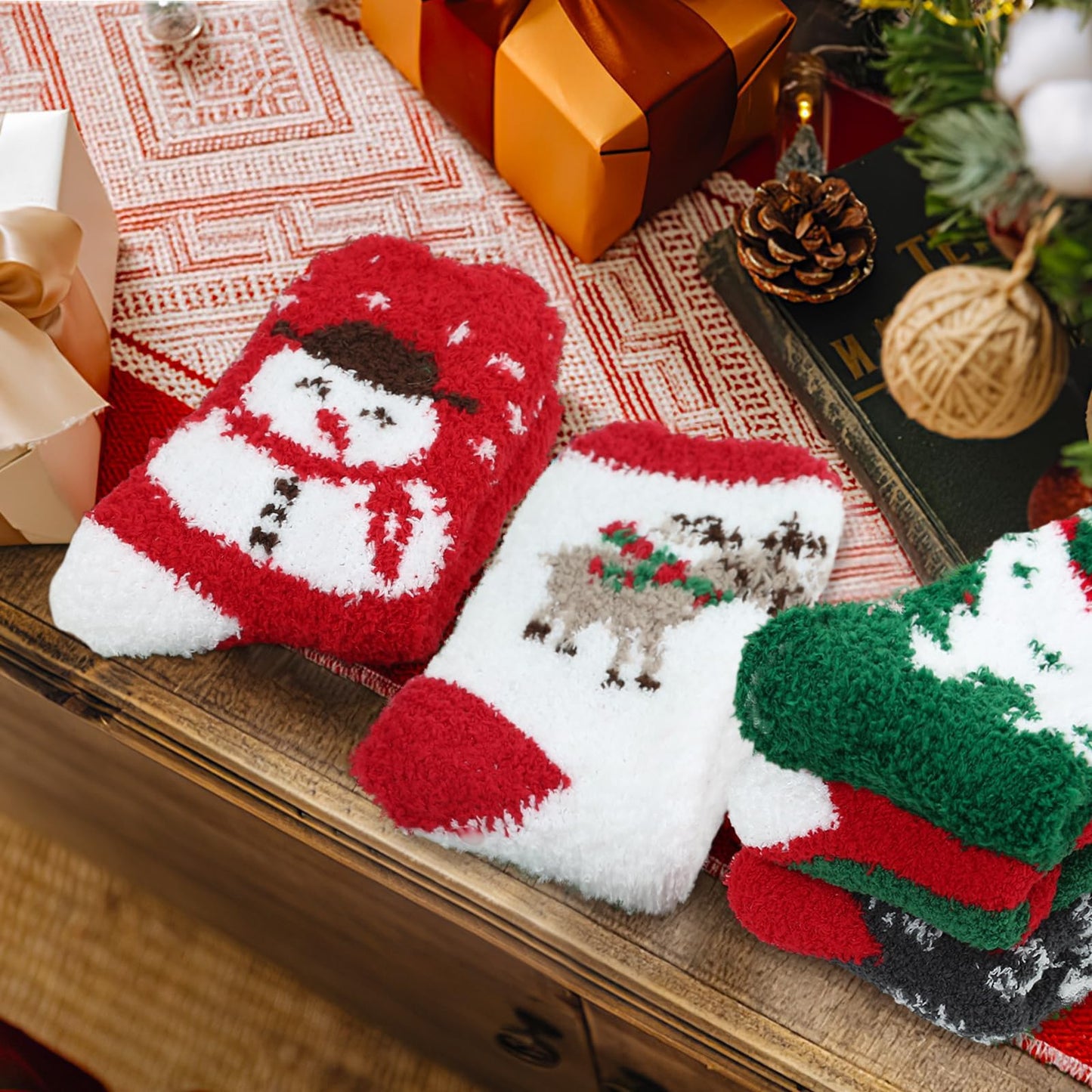 YOGINGO 6 Pairs Christmas Socks