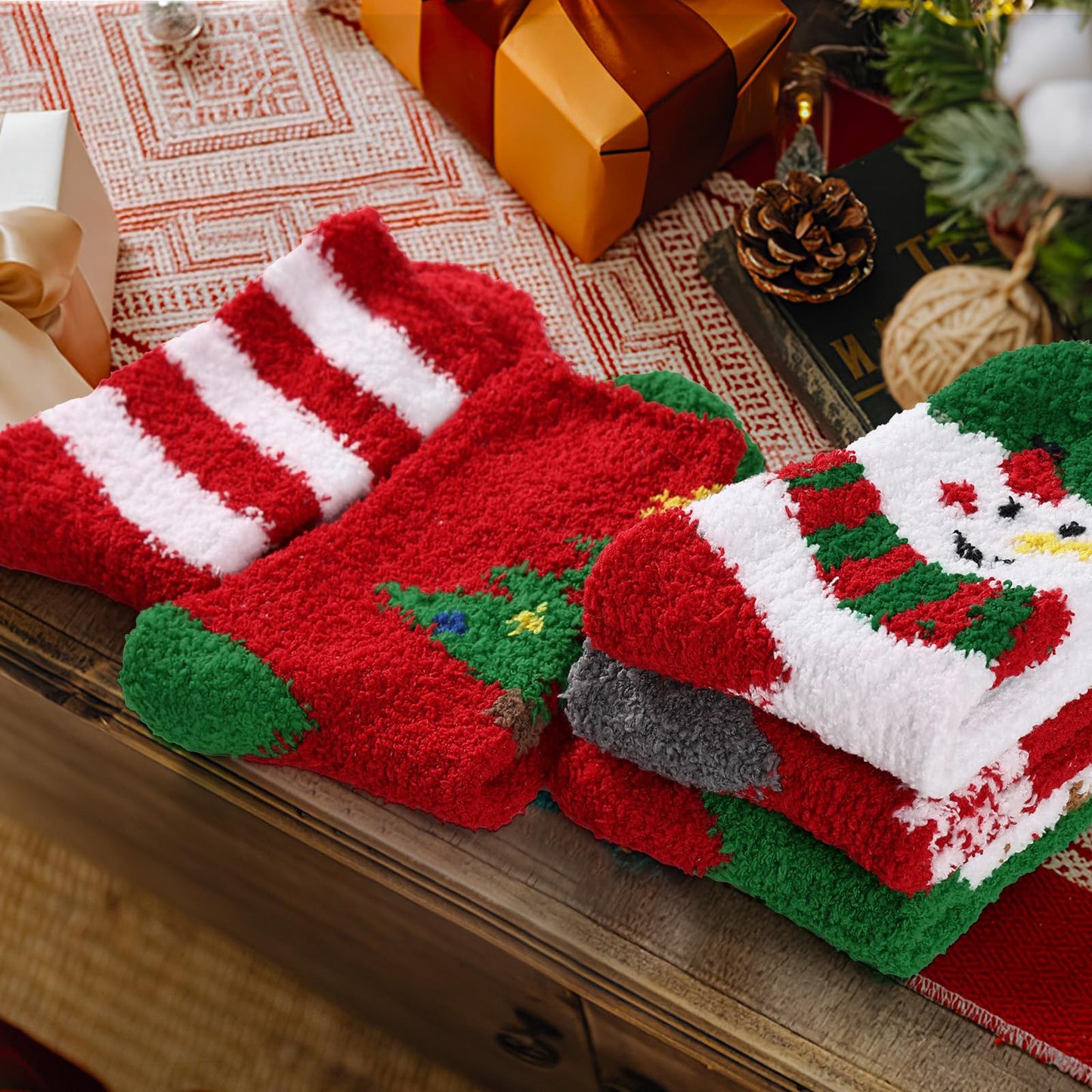 YOGINGO 6 Pairs Christmas Socks